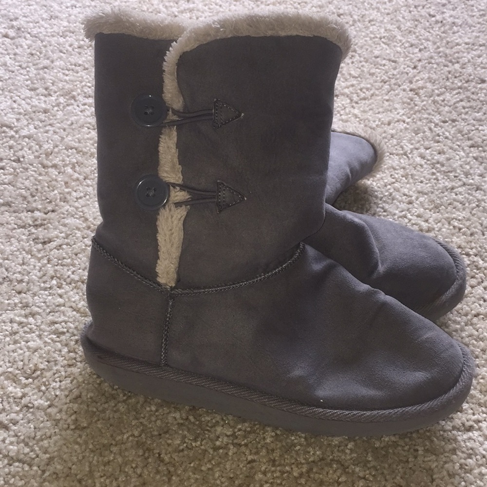 Ugg style boots